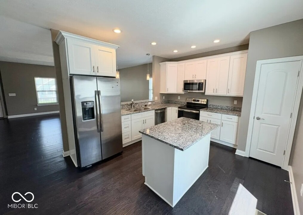 6157 Winthrop Ave in Indianapolis, IN - Building Photo