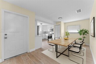 10221 NW 35th St in Coral Springs, FL - Building Photo - Building Photo