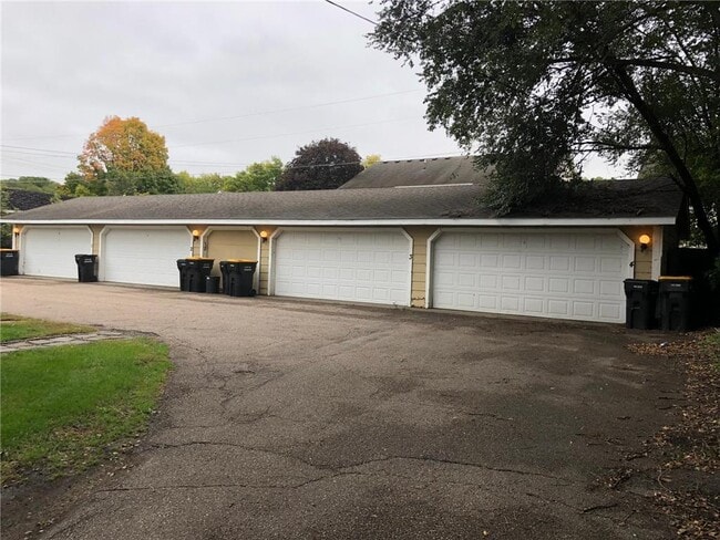 1220 3rd Ave W in Shakopee, MN - Building Photo - Building Photo