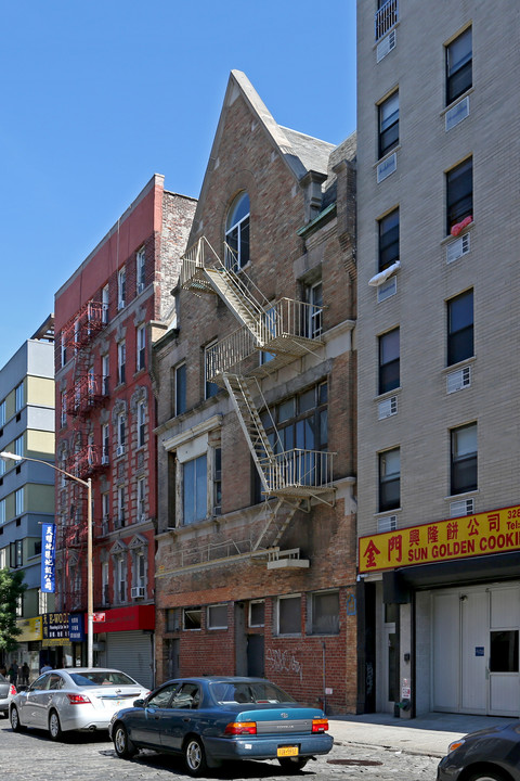 330-332 Broome St in New York, NY - Building Photo