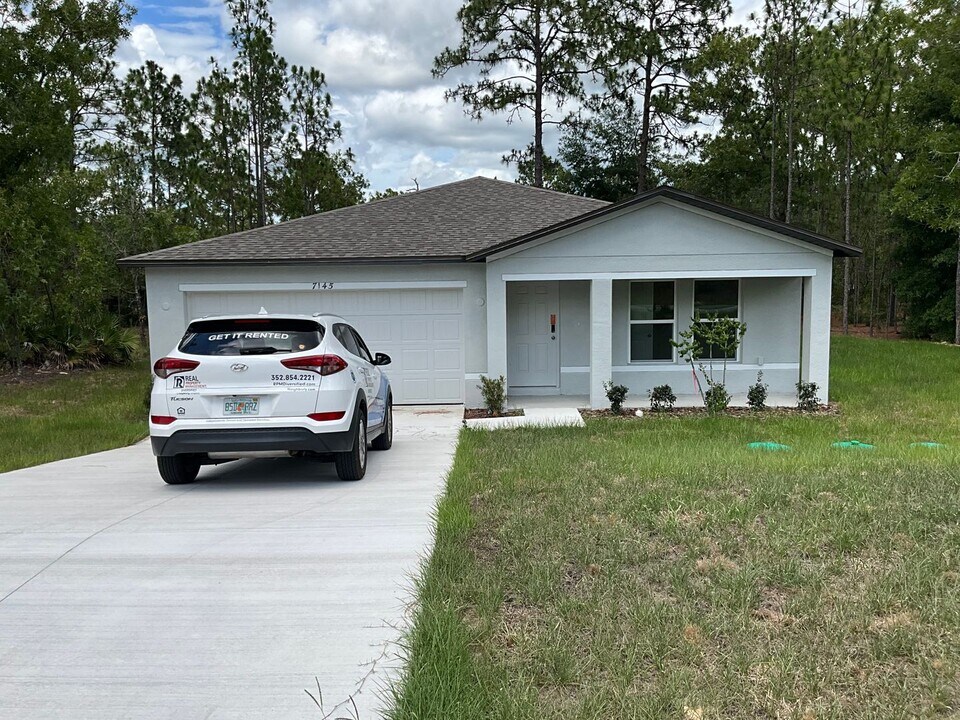 7145 N Henderson Way in Citrus Springs, FL - Building Photo