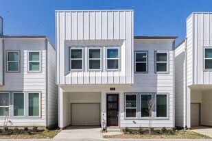 7705 Rainbow Cl in Houston, TX - Building Photo