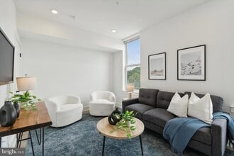 139 W Chelten Ave, Unit 207 in Philadelphia, PA - Foto de edificio - Building Photo