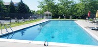 Pool is Open ! - Sunset Ridge Apartamentos in New Haven, Connecticut