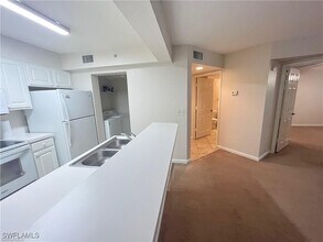 4149 Residence Drive in Ft. Myers, FL - Foto de edificio - Building Photo
