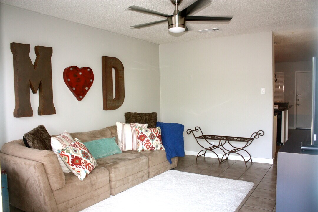 3408 Dolphin Dr in Austin, TX - Building Photo