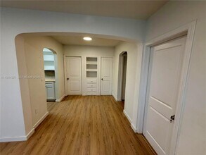 255 NW 32nd St in Miami, FL - Building Photo - Building Photo