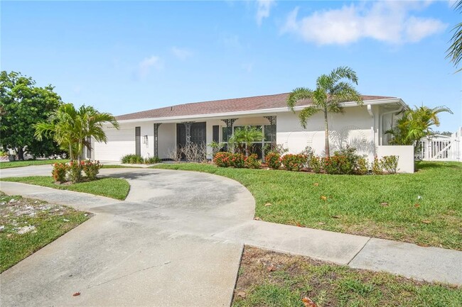 3916 Doral Dr in Tampa, FL - Building Photo - Building Photo