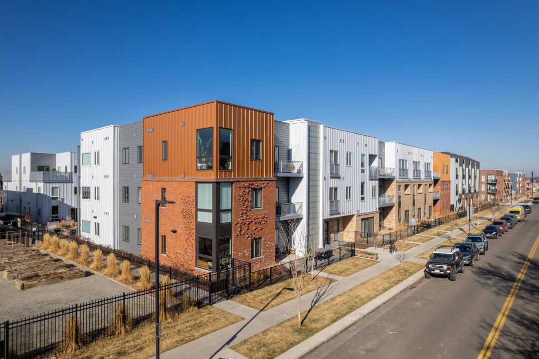 2550-2590 Lawrence St in Denver, CO - Building Photo