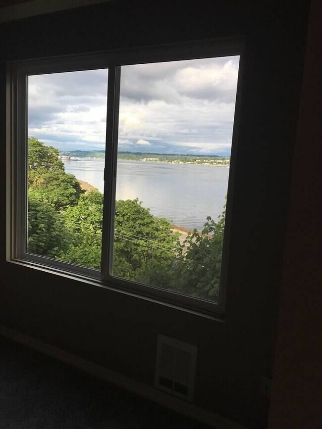 1700 W Sunn Fjord Ln, Unit L in Bremerton, WA - Building Photo - Building Photo