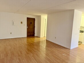 126 Triangle St in Danbury, CT - Building Photo - Building Photo