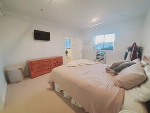 39 Parker Ave, Unit 5 in Stamford, CT - Foto de edificio - Building Photo