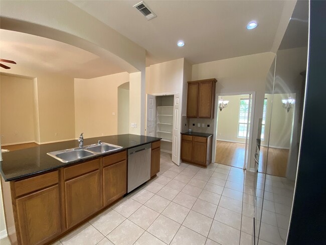 6018 Sugar Bush Dr in Magnolia, TX - Building Photo - Building Photo