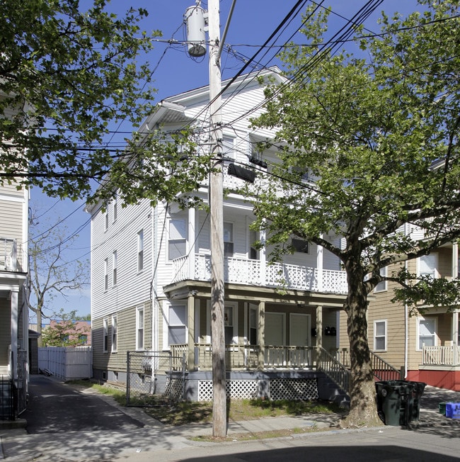 29-31 Croyland Rd in Providence, RI - Foto de edificio - Building Photo