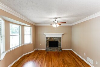 4006 Tanglewood Rd in Snellville, GA - Foto de edificio - Building Photo