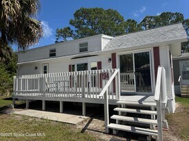 673 Snowbird Ave in Cocoa, FL - Building Photo