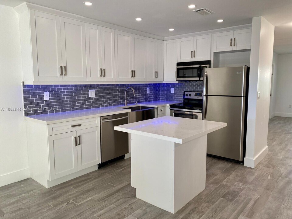 13895 SW 62nd Terrace in Miami, FL - Building Photo