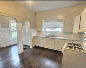 1325 S Hoyt Ave in Muncie, IN - Foto de edificio - Building Photo