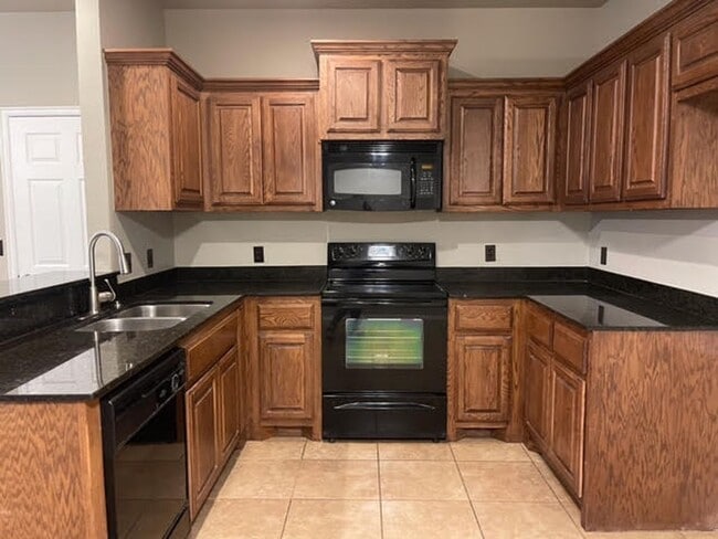 3608 Galatian Way in Yukon, OK - Foto de edificio - Building Photo