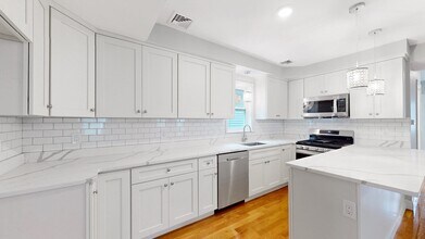 22 Glendale Ave in Somerville, MA - Building Photo - Building Photo