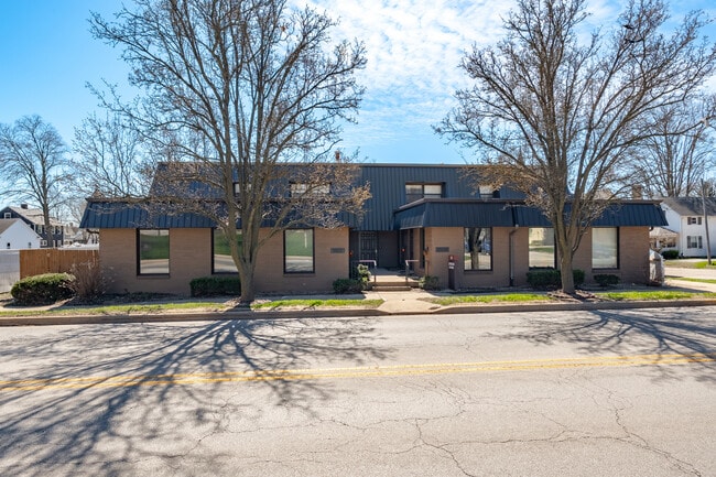 property at 225 W Jefferson St