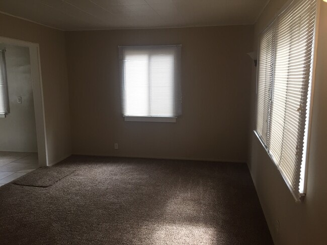 28850 Alessandro Blvd in Moreno Valley, CA - Foto de edificio - Building Photo