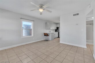 235 Zinc St in Henderson, NV - Building Photo - Building Photo