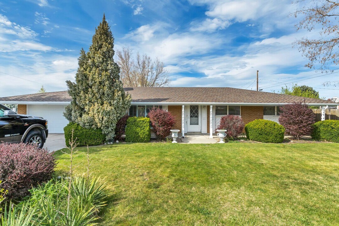 731 Shiloh Way in Murray, UT - Building Photo
