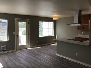 6301 8th Ave NW, Unit 201 in Seattle, WA - Foto de edificio - Building Photo