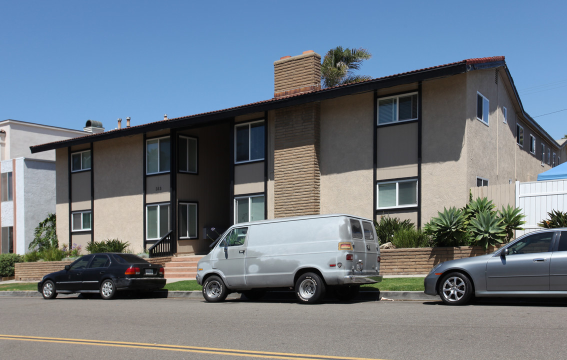 313 16th St in Huntington Beach, CA - Building Photo