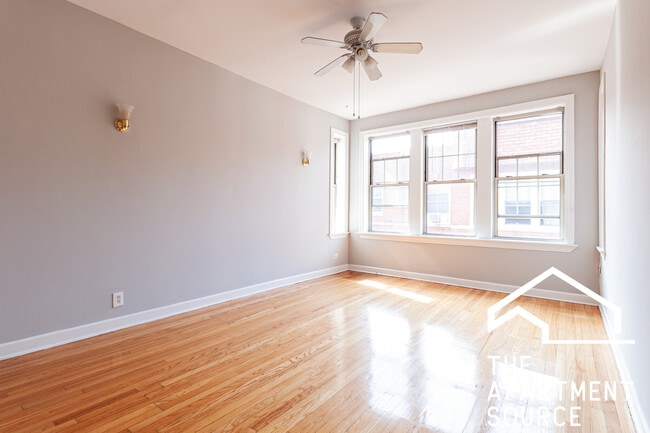 561 W Aldine Ave, Unit 3N in Chicago, IL - Building Photo - Building Photo