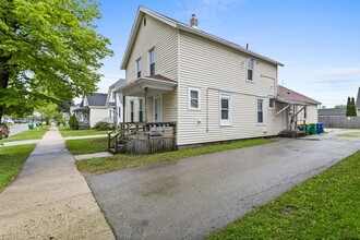 527 5th St in Green Bay, WI - Building Photo - Building Photo