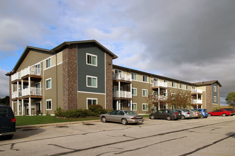 River West Apartments in Milford, IA - Building Photo