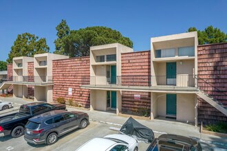 Serra Bella Apartments in San Diego, CA - Building Photo - Building Photo