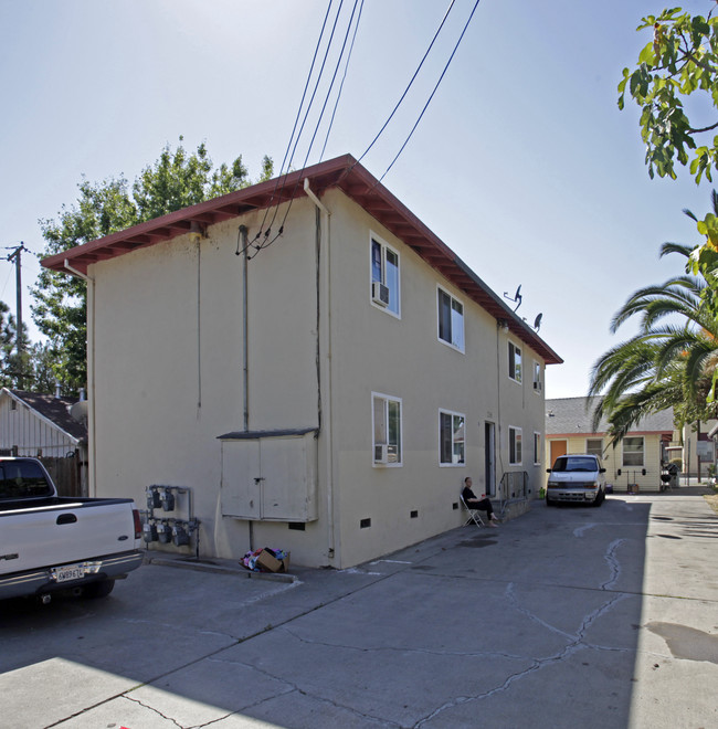 2382 Oakmont St in Sacramento, CA - Foto de edificio - Building Photo