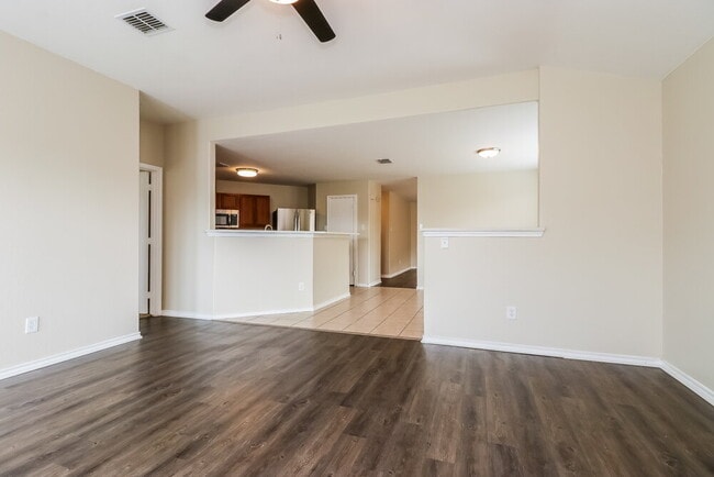 636 Horn St in Crowley, TX - Building Photo - Building Photo