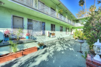 1205 N Hayworth Ave in West Hollywood, CA - Building Photo - Building Photo