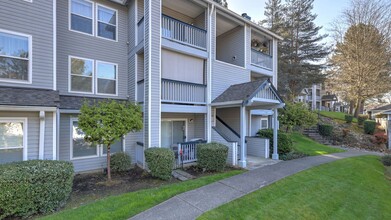 33020 10th Ave SW in Federal Way, WA - Building Photo - Building Photo