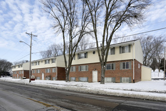 Hecker Creek Apartments in Davenport, IA - Foto de edificio - Building Photo