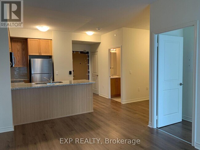 349-349 Rathburn Rd W in Mississauga, ON - Building Photo - Building Photo