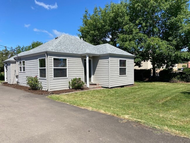 170 S 42nd St in Springfield, OR - Building Photo - Building Photo