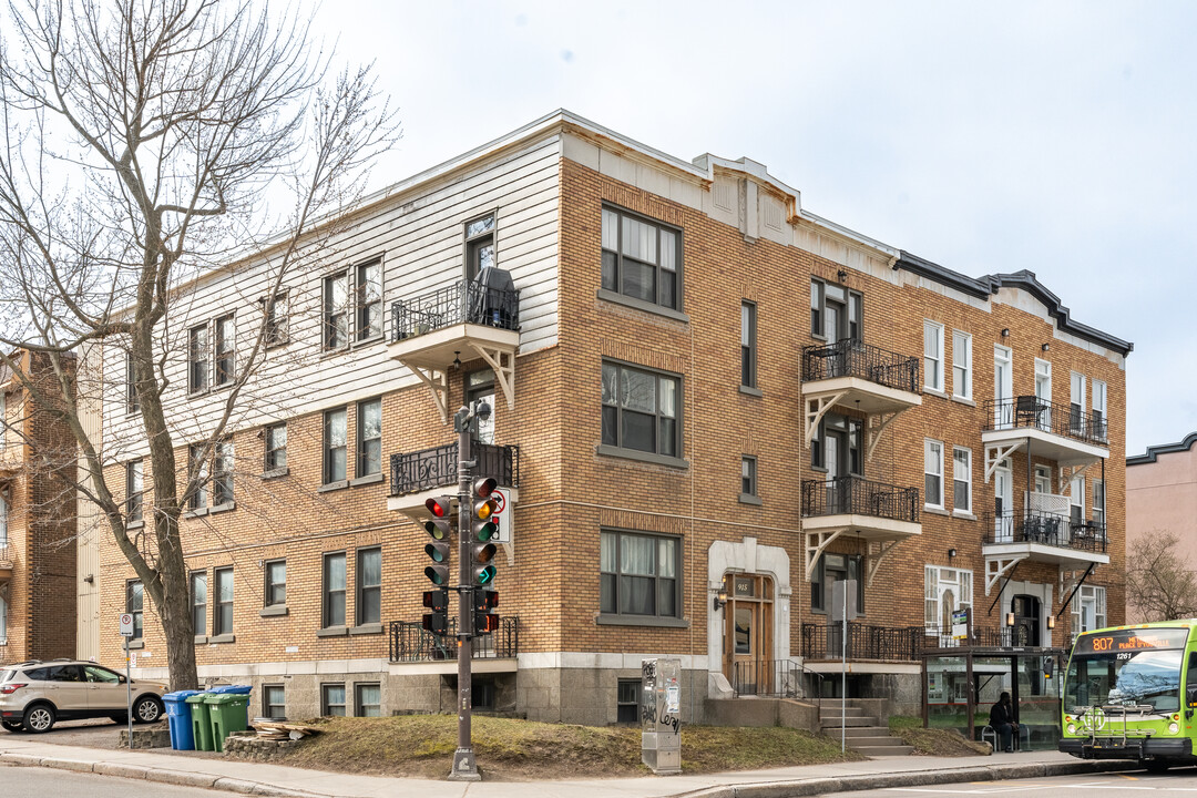 915 Sainte Foy Ch in Québec, QC - Building Photo