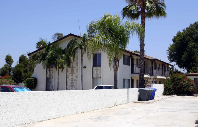 4421-4431 Parks Ave in La Mesa, CA - Foto de edificio - Building Photo