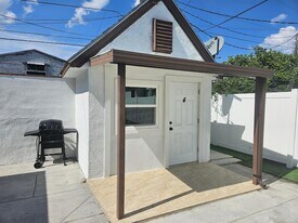 425 Ardmore Rd, Unit 4 in West Palm Beach, FL - Building Photo