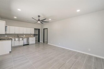 191 Co Rd 4849 in Newark, TX - Foto de edificio - Building Photo