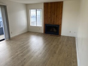 3215 Midway Dr in San Diego, CA - Building Photo - Building Photo