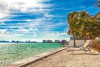 1750 Bay Dr in Miami Beach, FL - Building Photo - Building Photo