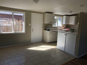 3138 E Ave Q4 in Palmdale, CA - Building Photo - Building Photo