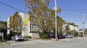 Napoleon Pointe in Metairie, LA - Building Photo