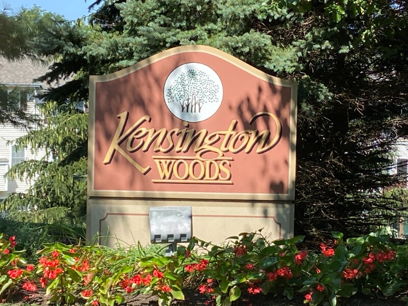 2002 Larson Dr in Danbury, CT - Foto de edificio